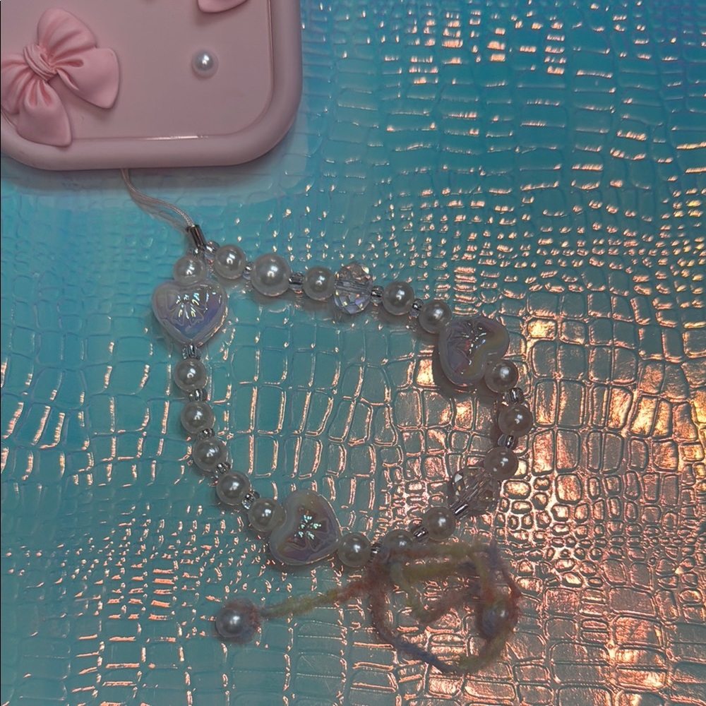 Phone wristlet charm Elegant Pearl Heart Bracelet(handmade)